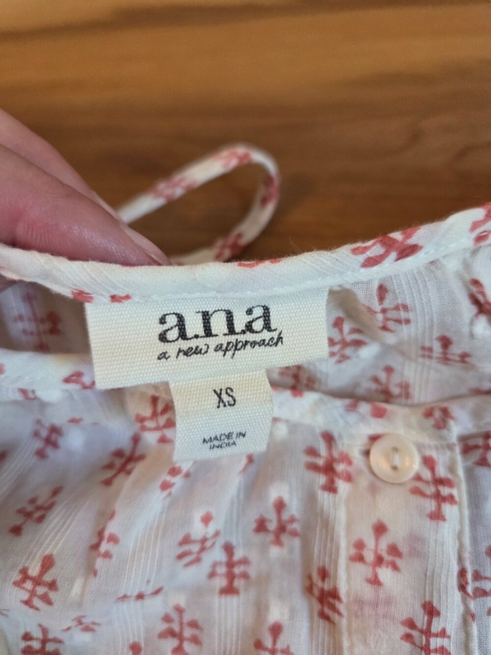 a.n.a. Lightweight Cotton Patterned Top Size XS - Picture 3 of 7